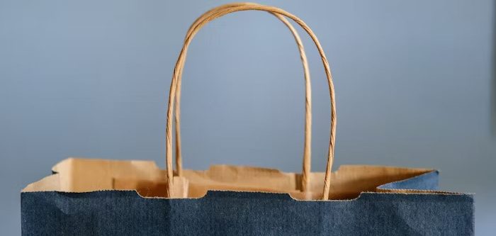 La-Boutique-So-Mout_-représentée-par-un-Sac-en-craft-bleu La Boutique So Mout'
