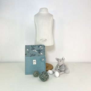 Protège carnet de santé So Mout' popeline motifs libellule gris vert et velours vert d'eau 100% coton
